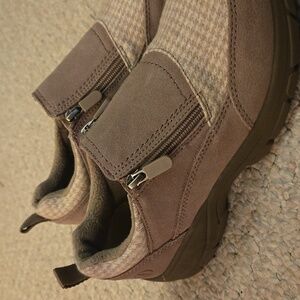 Lands End Taupe Insulated Suede Leather Zip-Up Women's Shoe - Size 6.5D